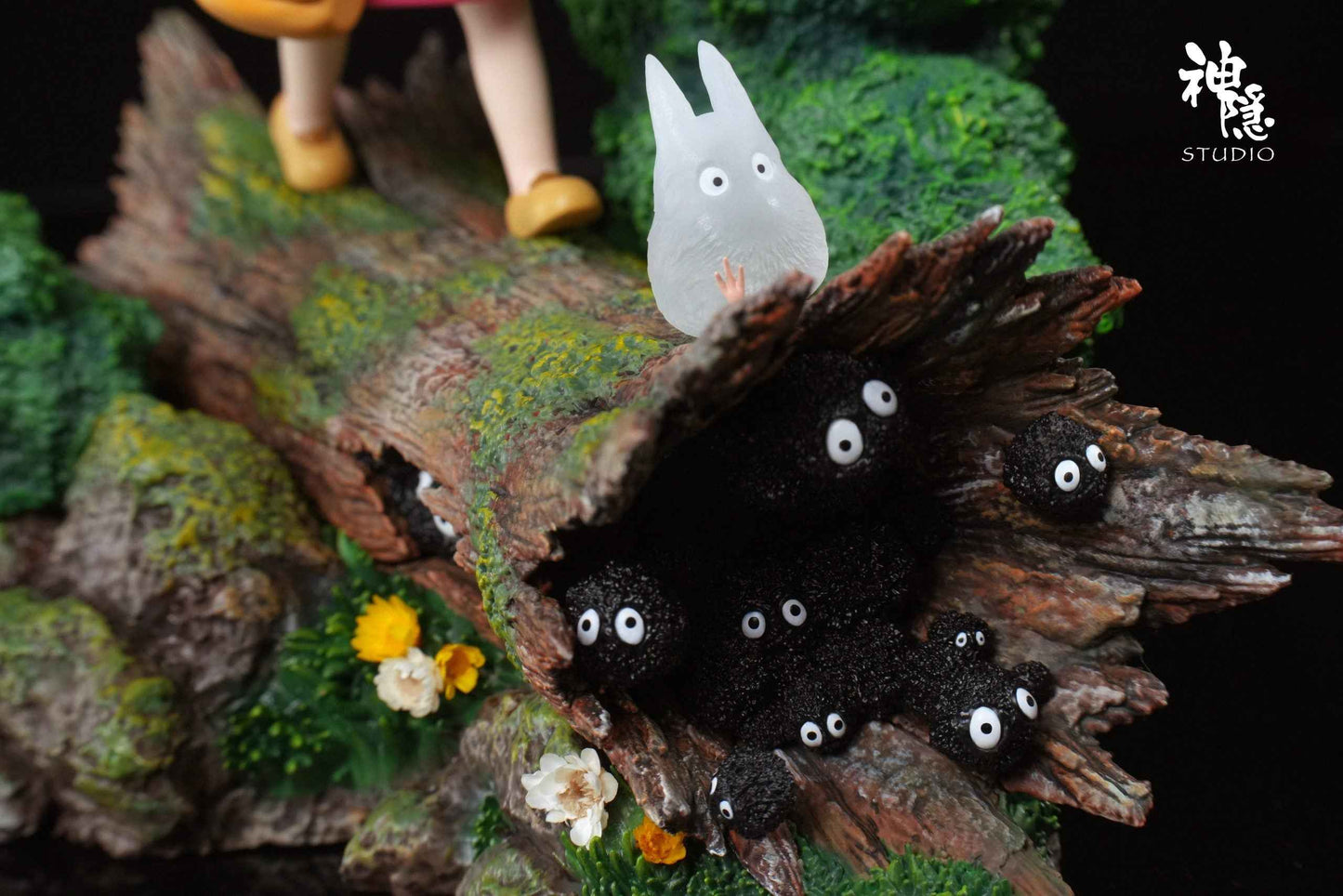 My Neighbor Totoro ~ Shen Yin Studio ~ Hayao Miyazaki: Kusakabe Mei On a tree trunk ~ Resin Statue - Santoryu Resins Collectors