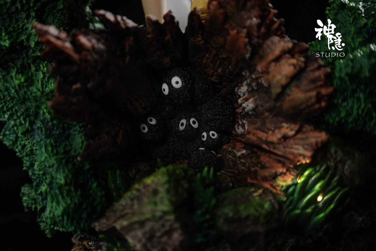 My Neighbor Totoro ~ Shen Yin Studio ~ Hayao Miyazaki: Kusakabe Mei On a tree trunk ~ Resin Statue - Santoryu Resins Collectors