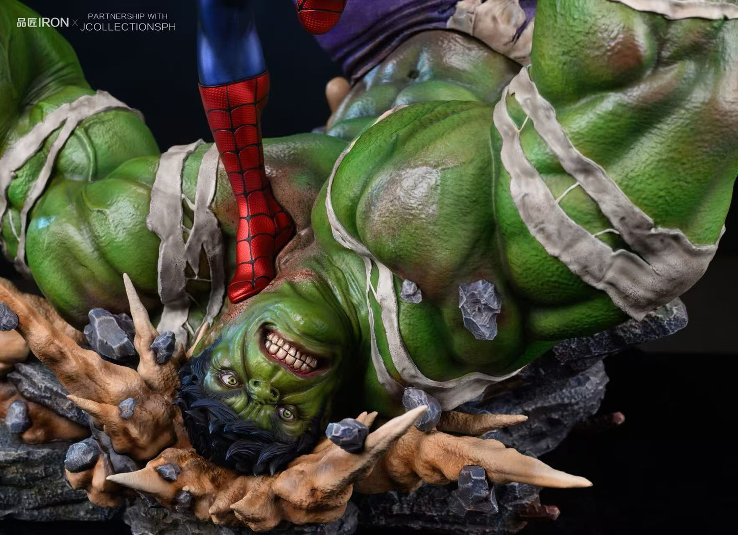 Marvel Iron Studio Spider-Man vs Hulk MQ065 Licensed Resin Statue