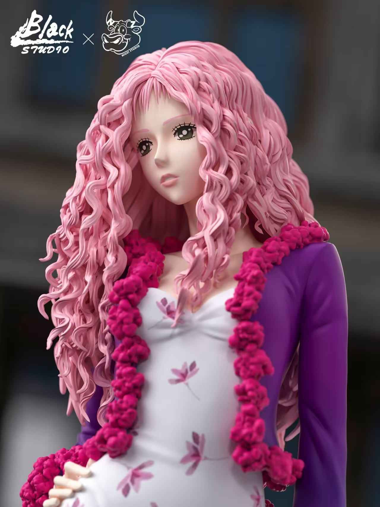 Nana Black & Niuzi Studio Layla Serizawa Resin Statue