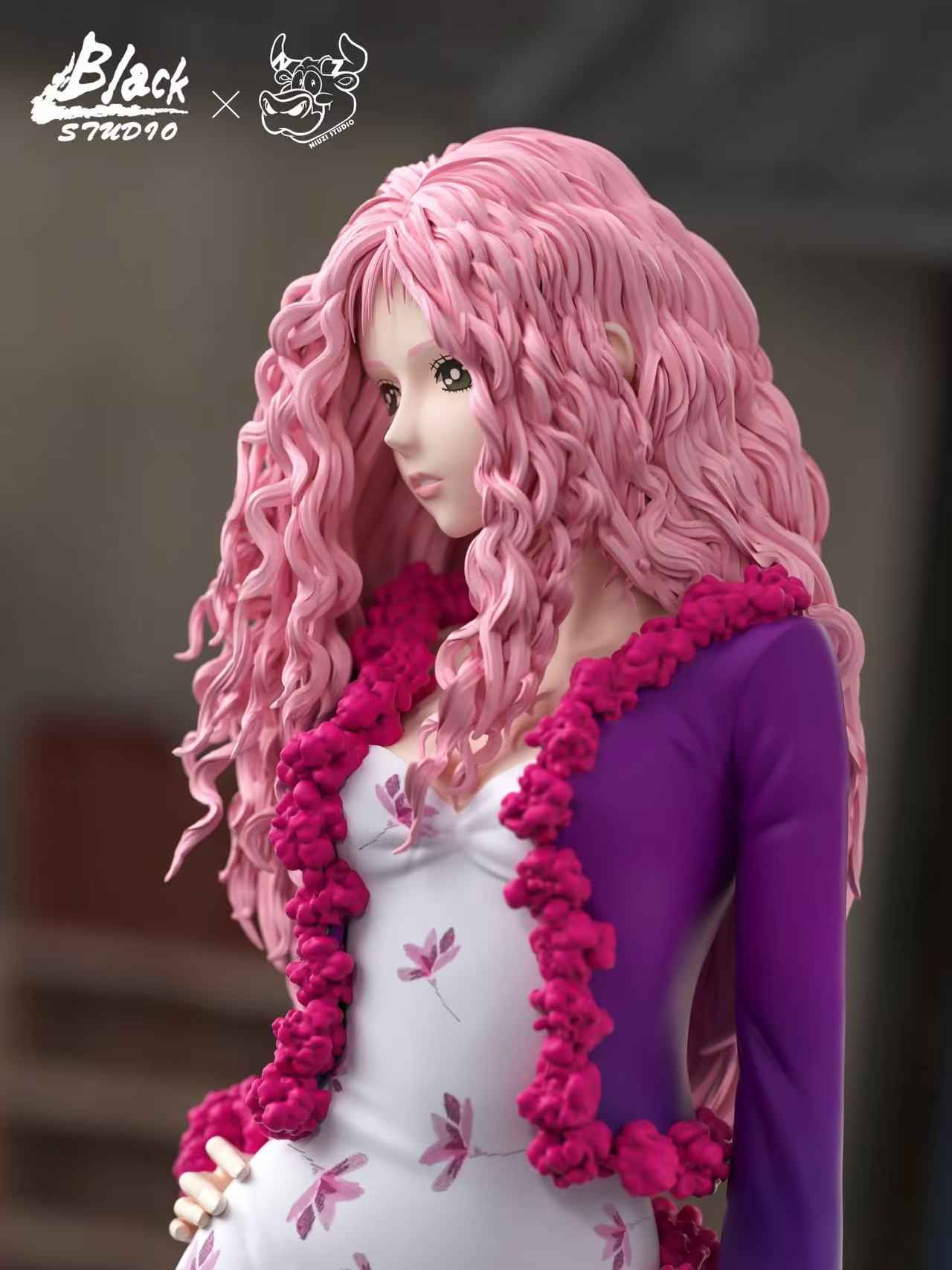 Nana Black & Niuzi Studio Layla Serizawa Resin Statue