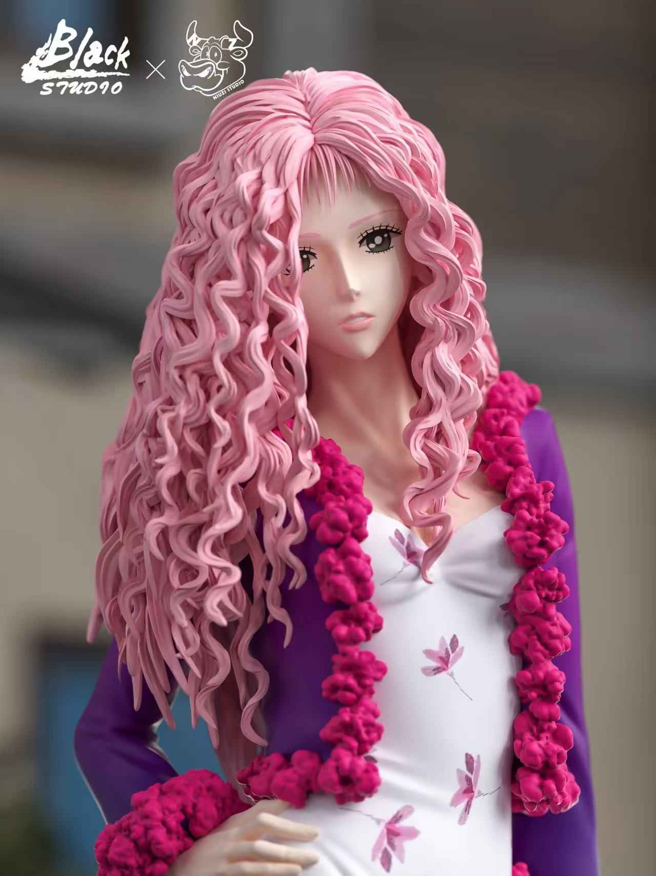 Nana Black & Niuzi Studio Layla Serizawa Resin Statue