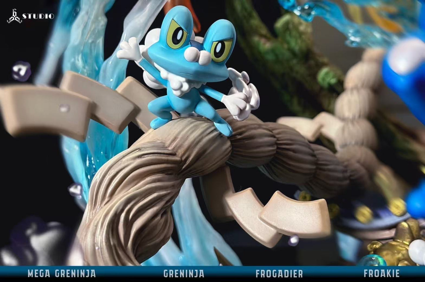Pokémon 666 Studio Mega Greninja Water Shuriken All Out Resin Statue