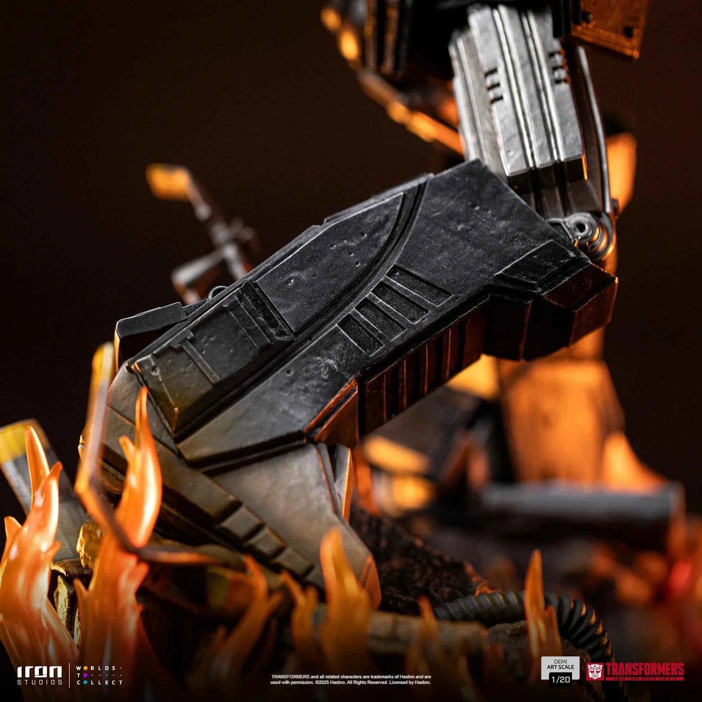 Transformers Iron Studios Megatron Demi Scale HASBR129325-20 1/20 Licensed Resin Statue