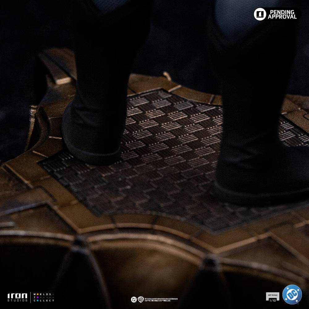 DC Comics Iron Studios Batman Absolute DCCDCG133125-10 1/10 Licensed Resin Statue