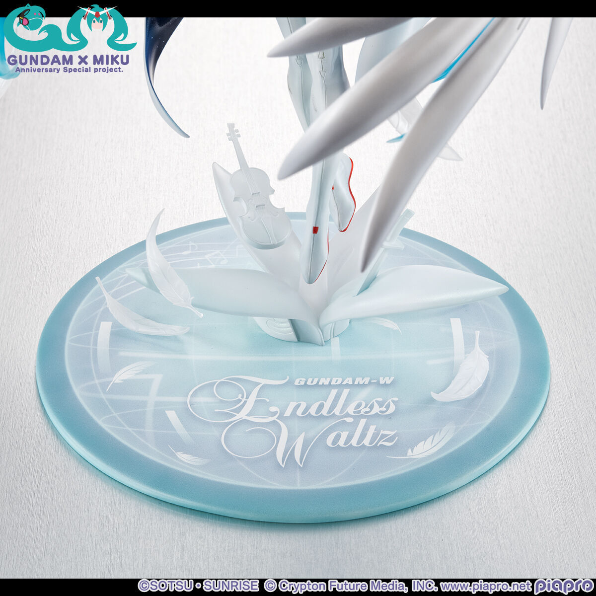 Gundam Wing: Endless Waltz MegaHouse  Hatsune Miku Gundam x Miku Anniversary Special Project Lucrea 1/7 Zero EW Licensed PVC Figure