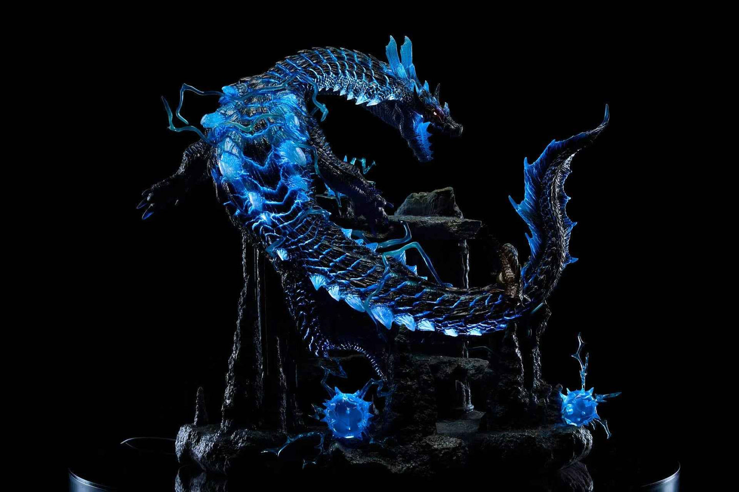 Monster Hunter Roaring Wild Studio Lagiacrus & Abyssal Lagiacrus Resin Statue