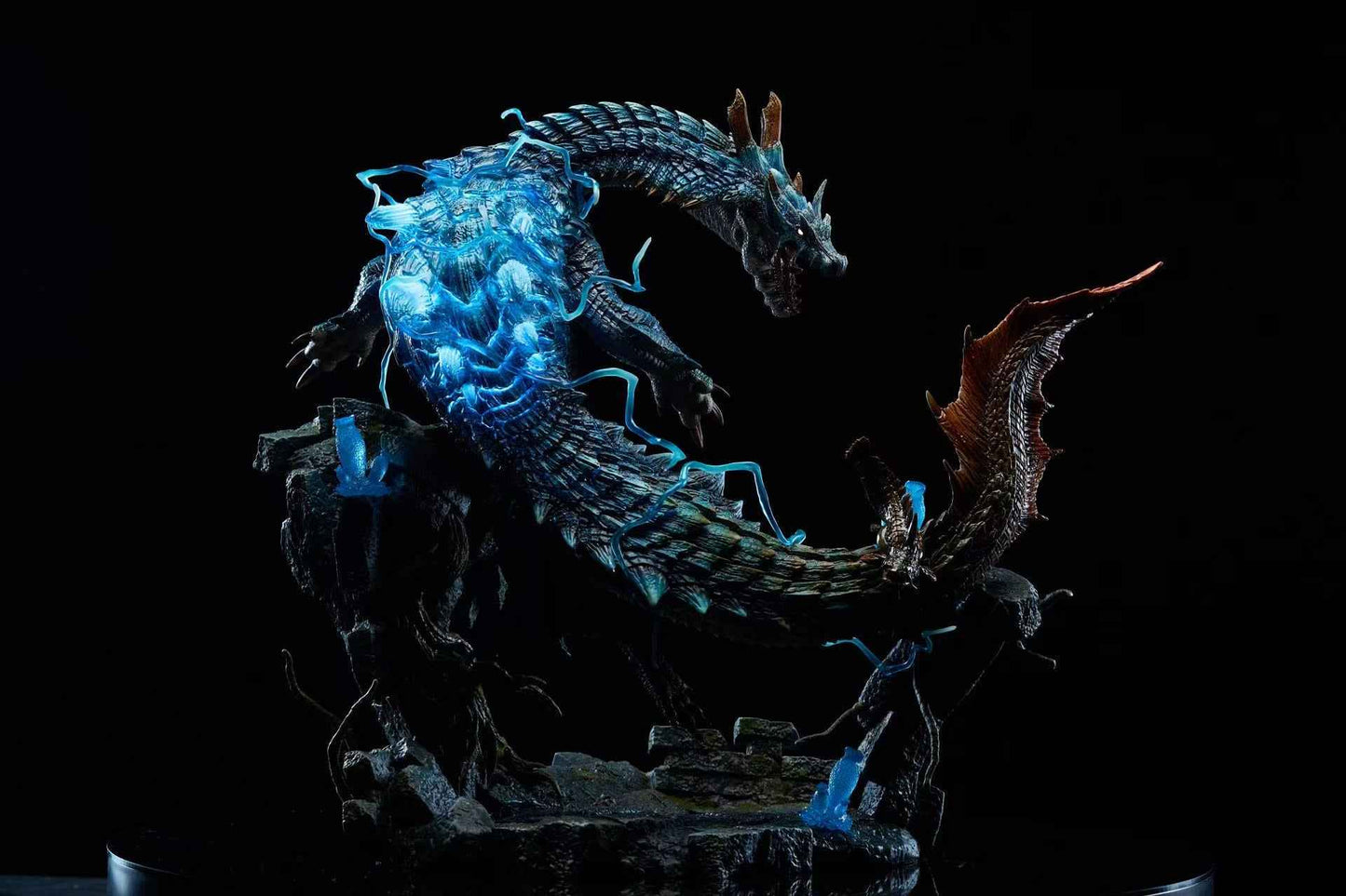 Monster Hunter Roaring Wild Studio Lagiacrus & Abyssal Lagiacrus Resin Statue