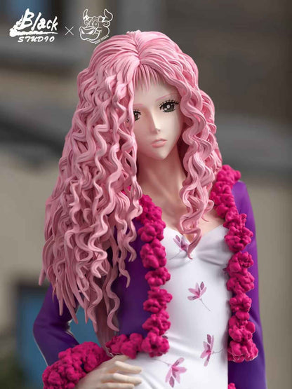 Nana Black & Niuzi Studio Layla Serizawa Resin Statue