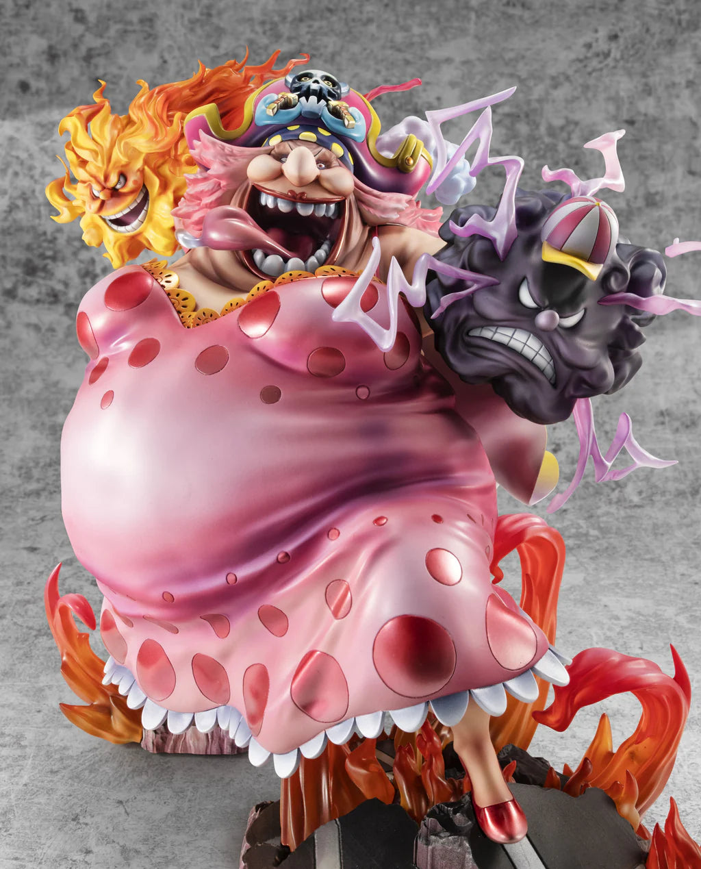 One Piece ~ Megahouse ~ Big Mom Charlotte Linlin Portrait Of Pirates POP Maximum ~ Licensed PVC Figure